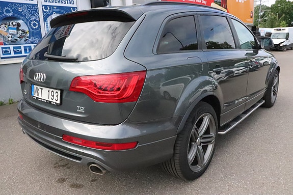 Audi Q7 3 of 5