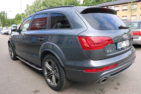 Audi Q7 4 of 5