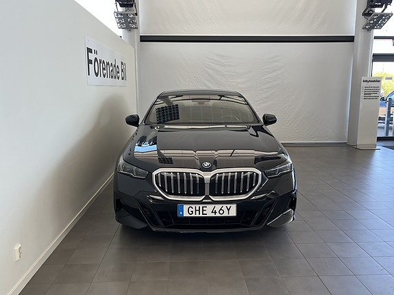 BMW 530e 2 of 5