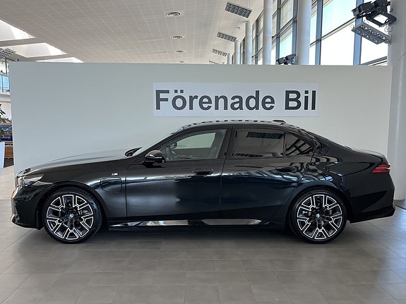 BMW 530e 3 of 5
