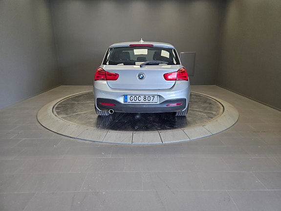 BMW 118d 4 of 5
