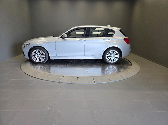BMW 118d 2 of 5