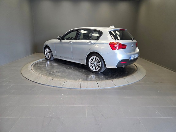 BMW 118d 3 of 5