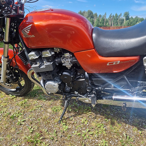 Honda CB750F2 (RC42) 4 of 7