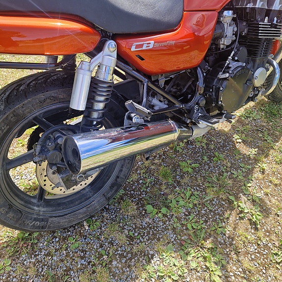 Honda CB750F2 (RC42) 5 of 7
