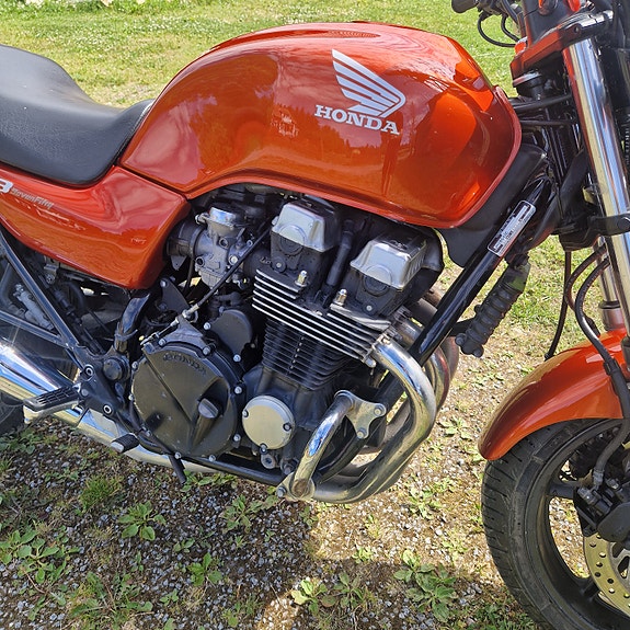 Honda CB750F2 (RC42) 3 of 7