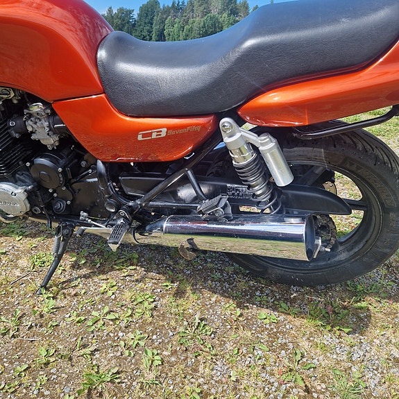 Honda CB750F2 (RC42) 6 of 7
