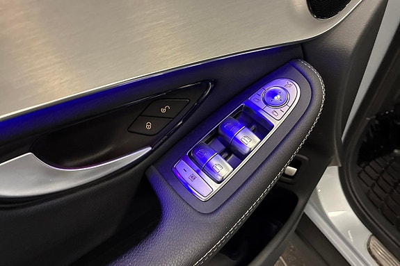 Mercedes-Benz GLC300 de 16 of 30