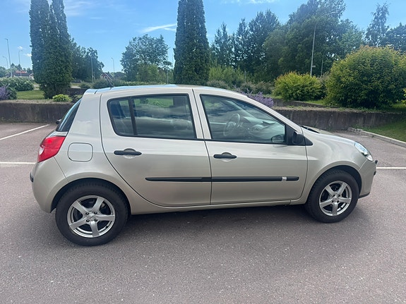 Renault Clio 2 of 5