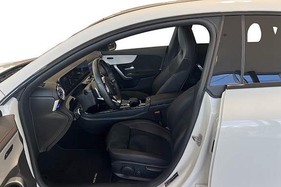 Mercedes-Benz CLA200 11 of 15