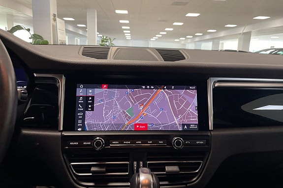 Porsche Macan S 9 of 11