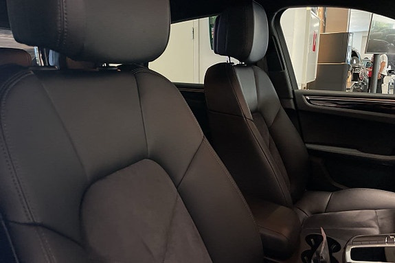 Porsche Macan S 7 of 11