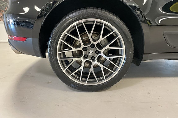 Porsche Macan S 8 of 11