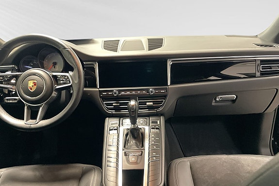 Porsche Macan S 5 of 11