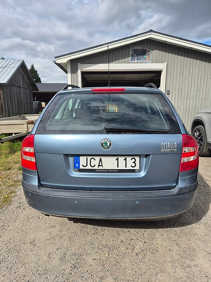Skoda Octavia 2 of 5