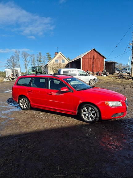 Volvo V70 2 of 5