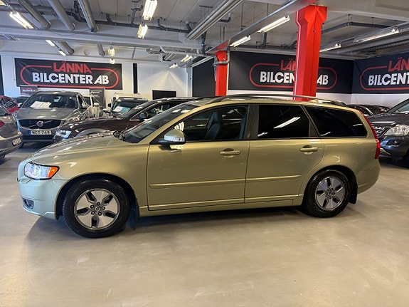 Volvo V50 3 of 5