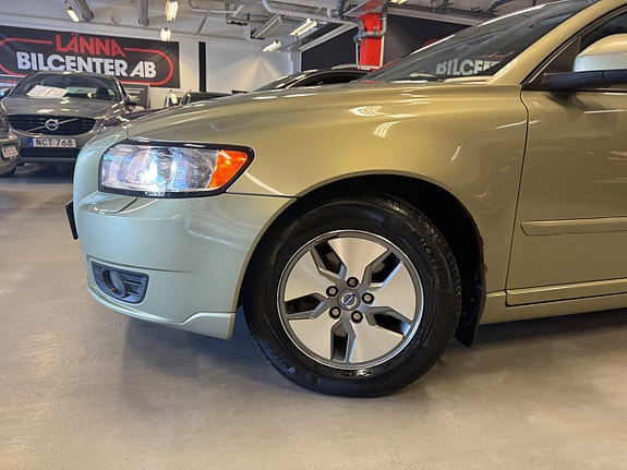 Volvo V50 2 of 5