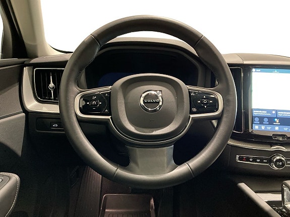 Volvo XC60 10 of 16