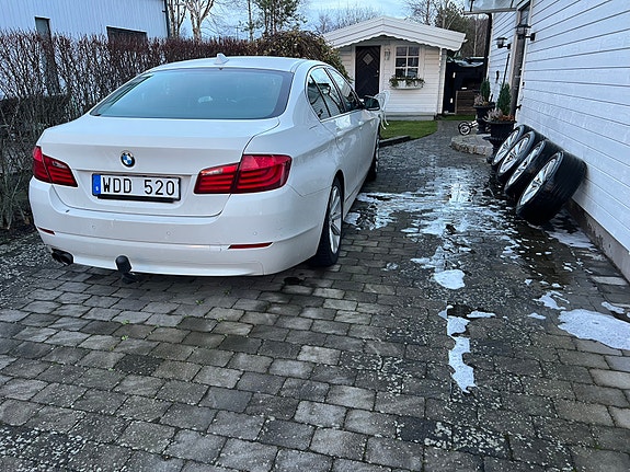 BMW 520d 3 of 5