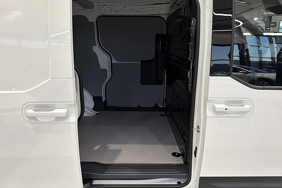 Kia PV5 22 of 23
