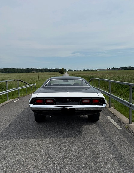 Dodge Challenger 4 of 5
