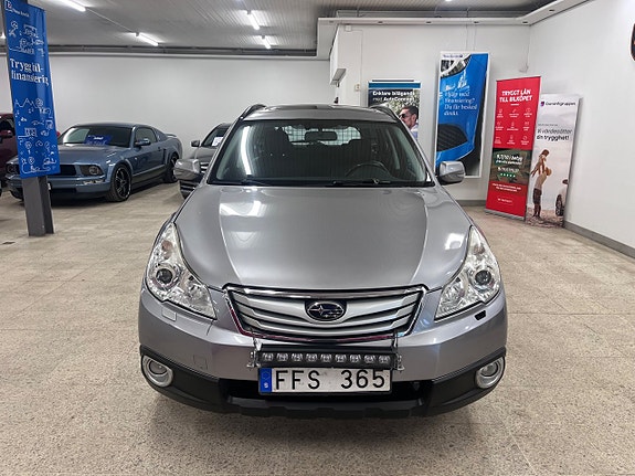 Subaru Outback 2 of 5