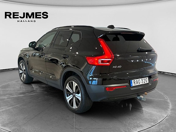 Volvo XC40 2 of 5