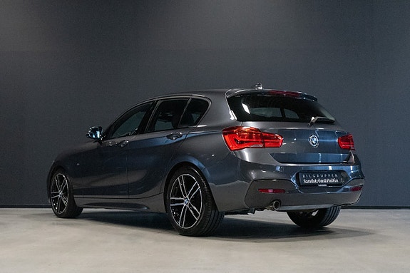 BMW 118i 4 of 5