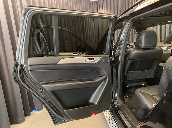 Mercedes-Benz GLS350 d 30 of 30