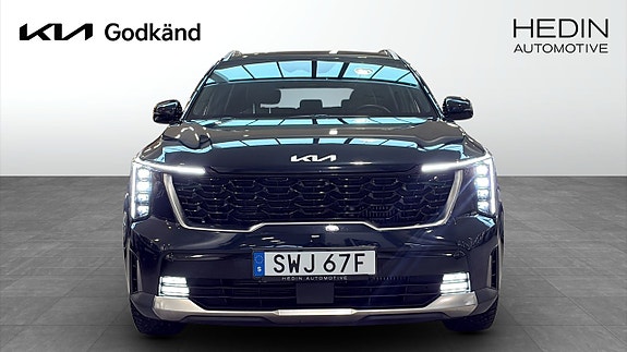 Kia Sorento 2 of 12