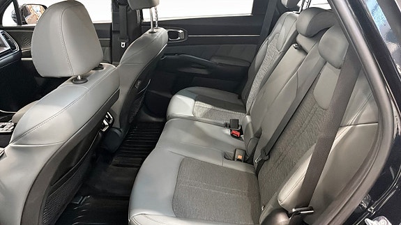 Kia Sorento 9 of 12