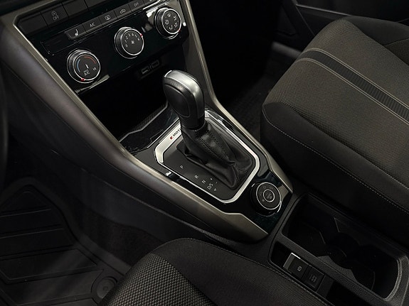 Volkswagen T-Roc 18 of 24