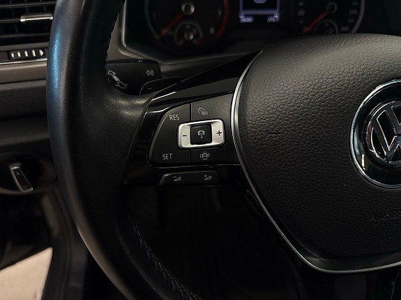 Volkswagen T-Roc 19 of 24