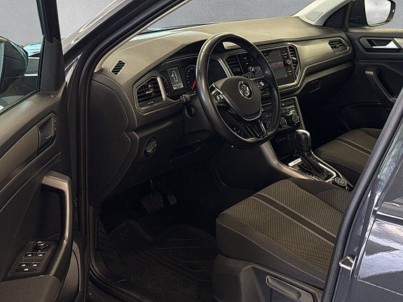 Volkswagen T-Roc 10 of 24