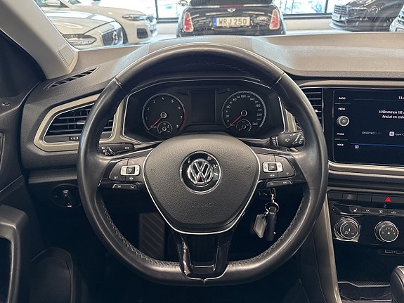 Volkswagen T-Roc 16 of 24