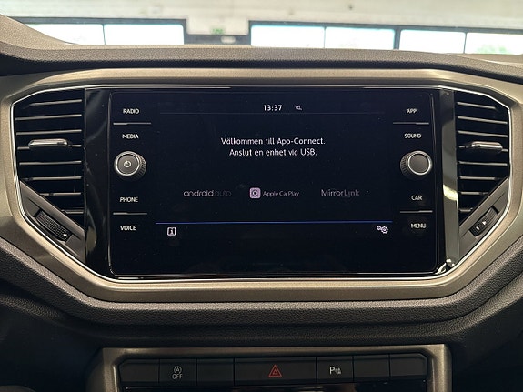 Volkswagen T-Roc 15 of 24