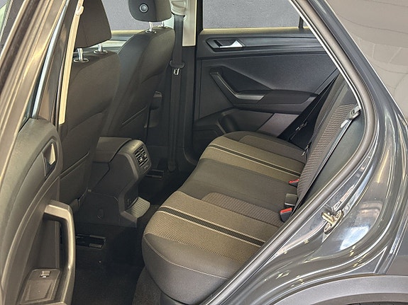 Volkswagen T-Roc 11 of 24