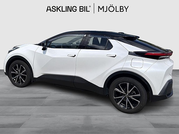 Toyota C-HR 3 of 5
