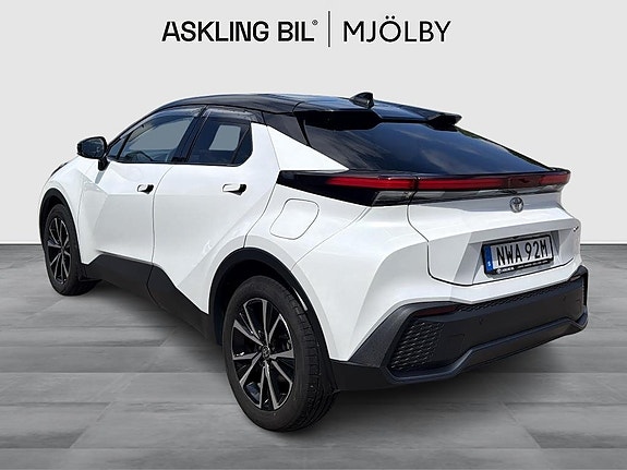 Toyota C-HR 2 of 5