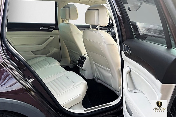 Volkswagen Passat Alltrack 12 of 22