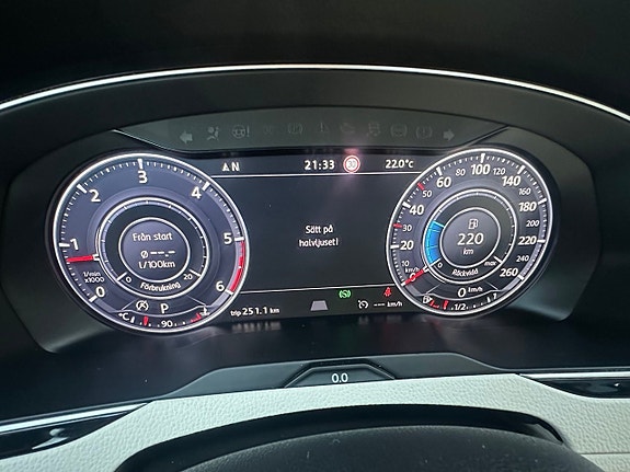 Volkswagen Passat Alltrack 18 of 22