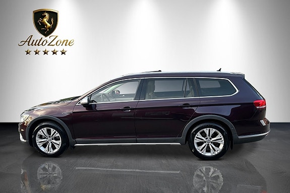 Volkswagen Passat Alltrack 3 of 5