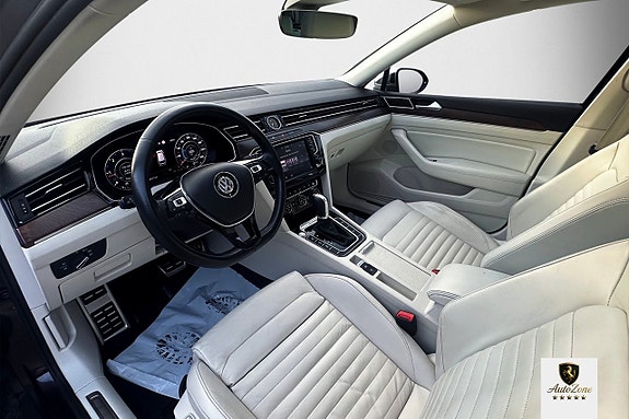 Volkswagen Passat Alltrack 9 of 22