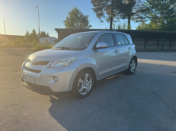 Toyota Urban Cruiser 2 of 6