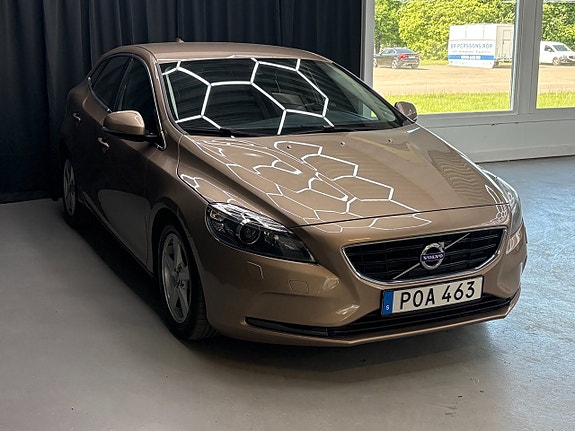 Volvo V40 2 of 5