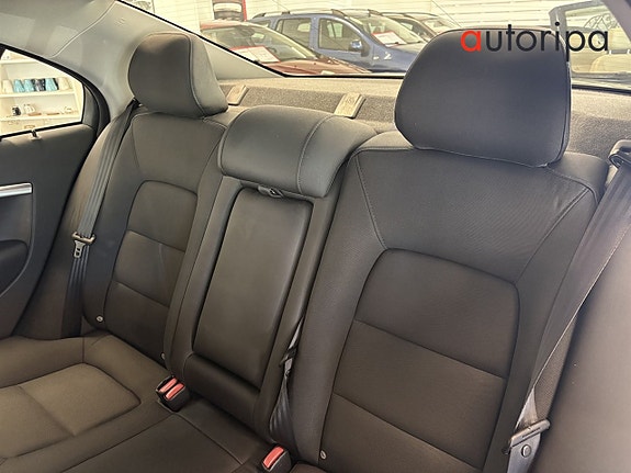 Volvo S80 13 of 14