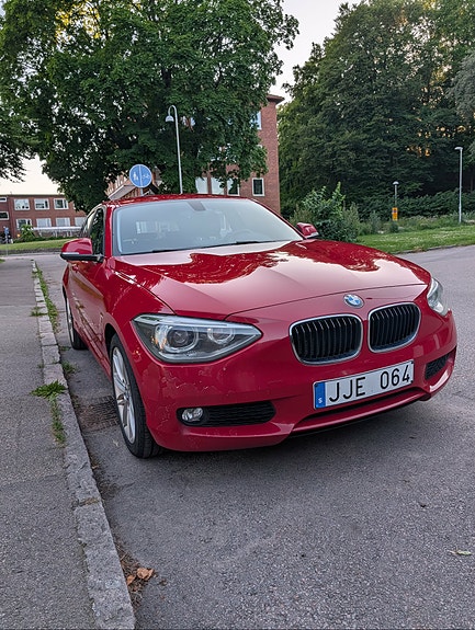 BMW 116i 2 of 5