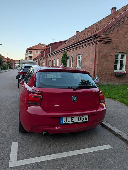 BMW 116i 3 of 5