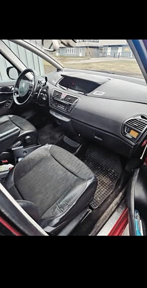 Citroen Grand C4 Picasso 2 of 3
